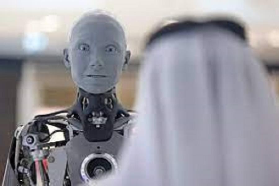 گشت و گذار ربات انسان نما در امارات